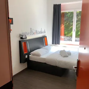 Easyhotel West Hotel